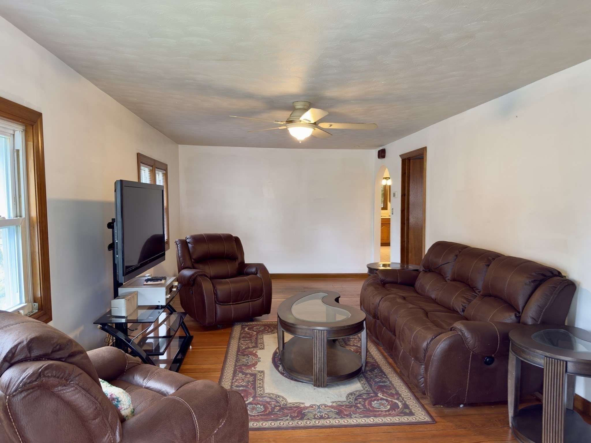 285 Huttleston Ave Property Photo 11