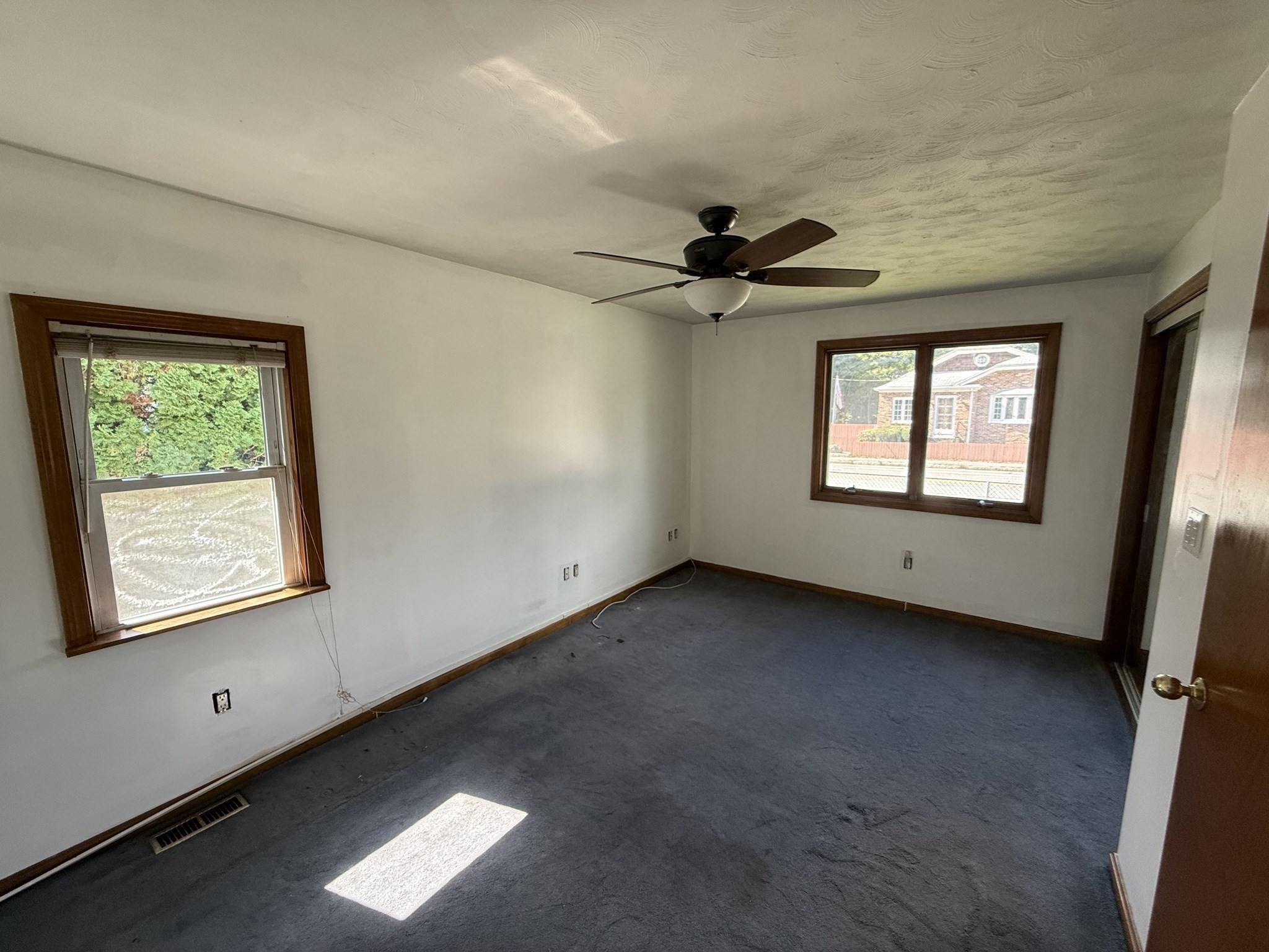 285 Huttleston Ave Property Photo 13