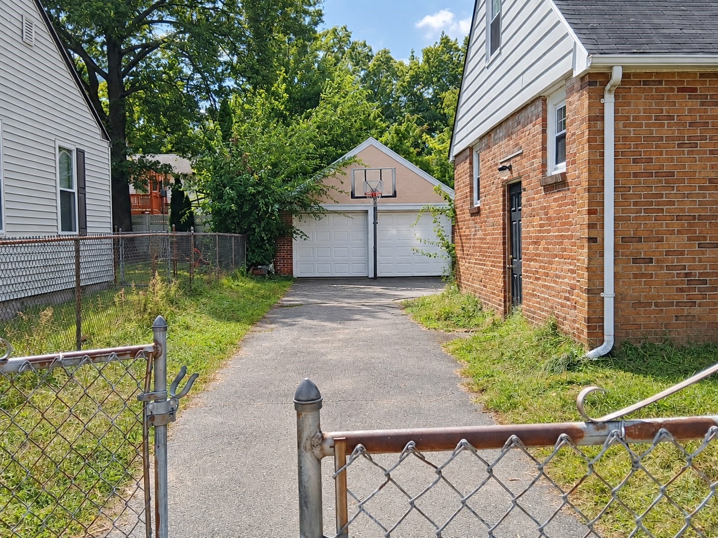 223 East St Property Photo 2
