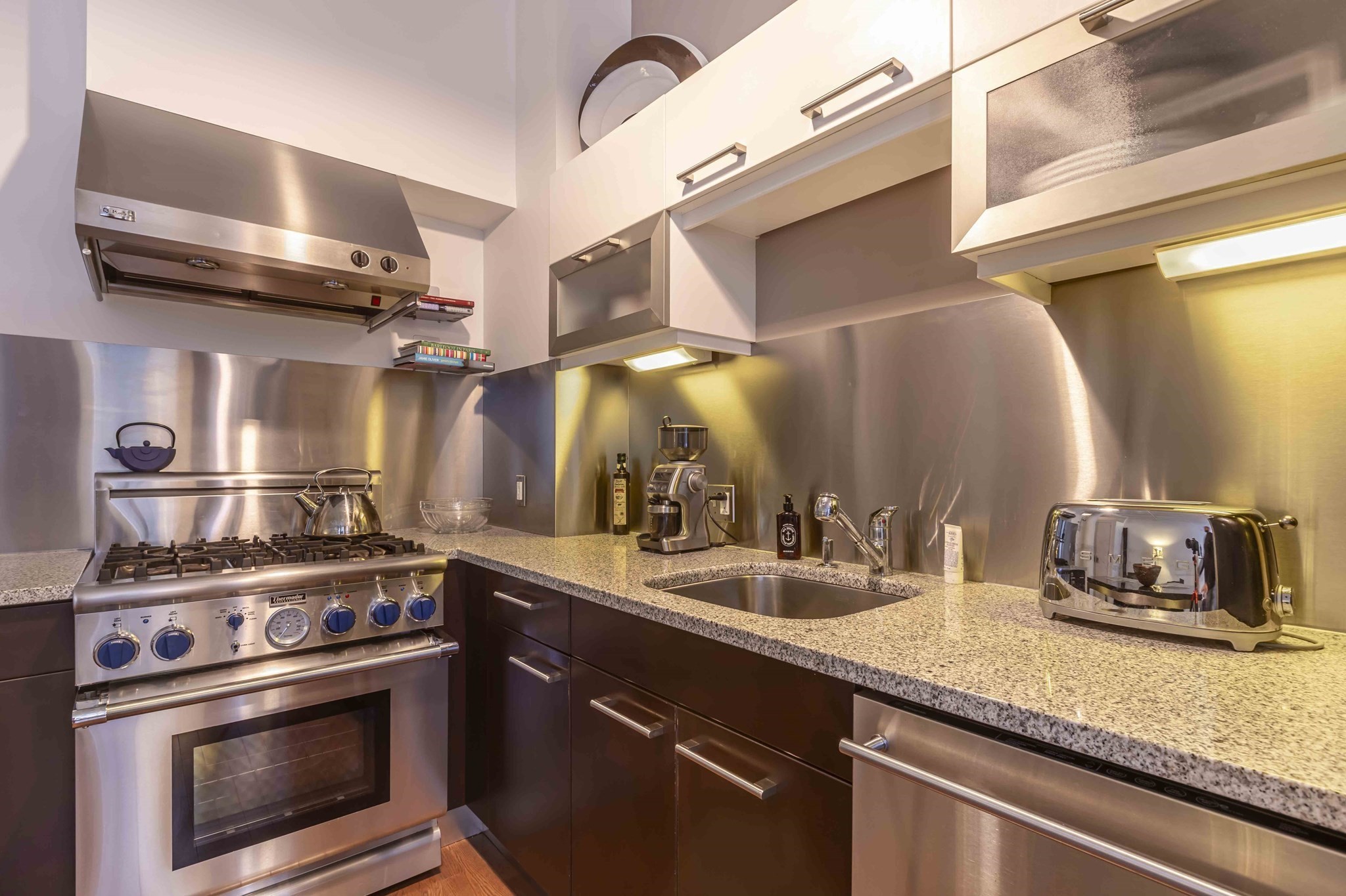 88 Kingston St # 2d Property Photo 6
