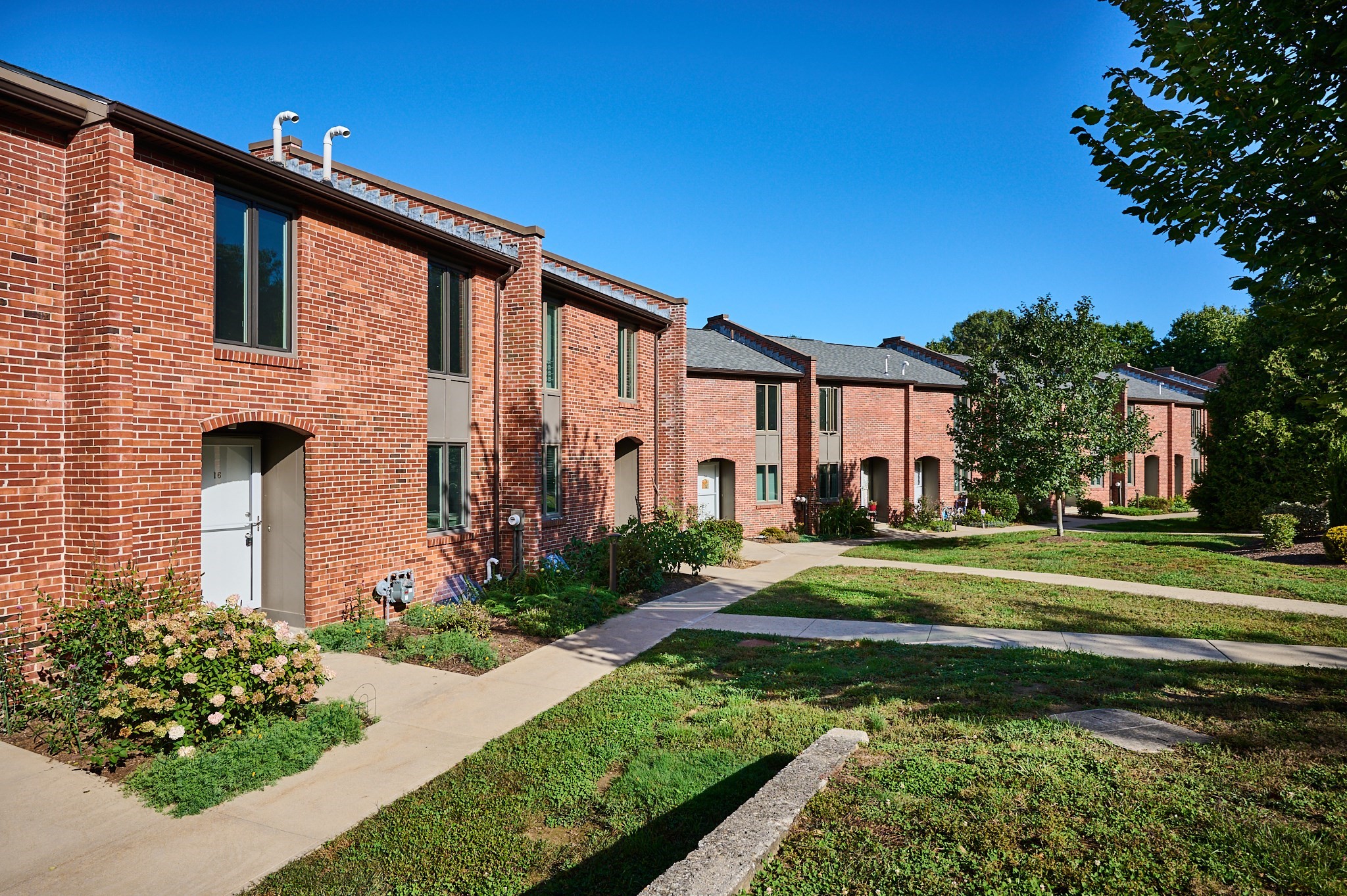 16 Bedford Ct # 16 Property Photo 1