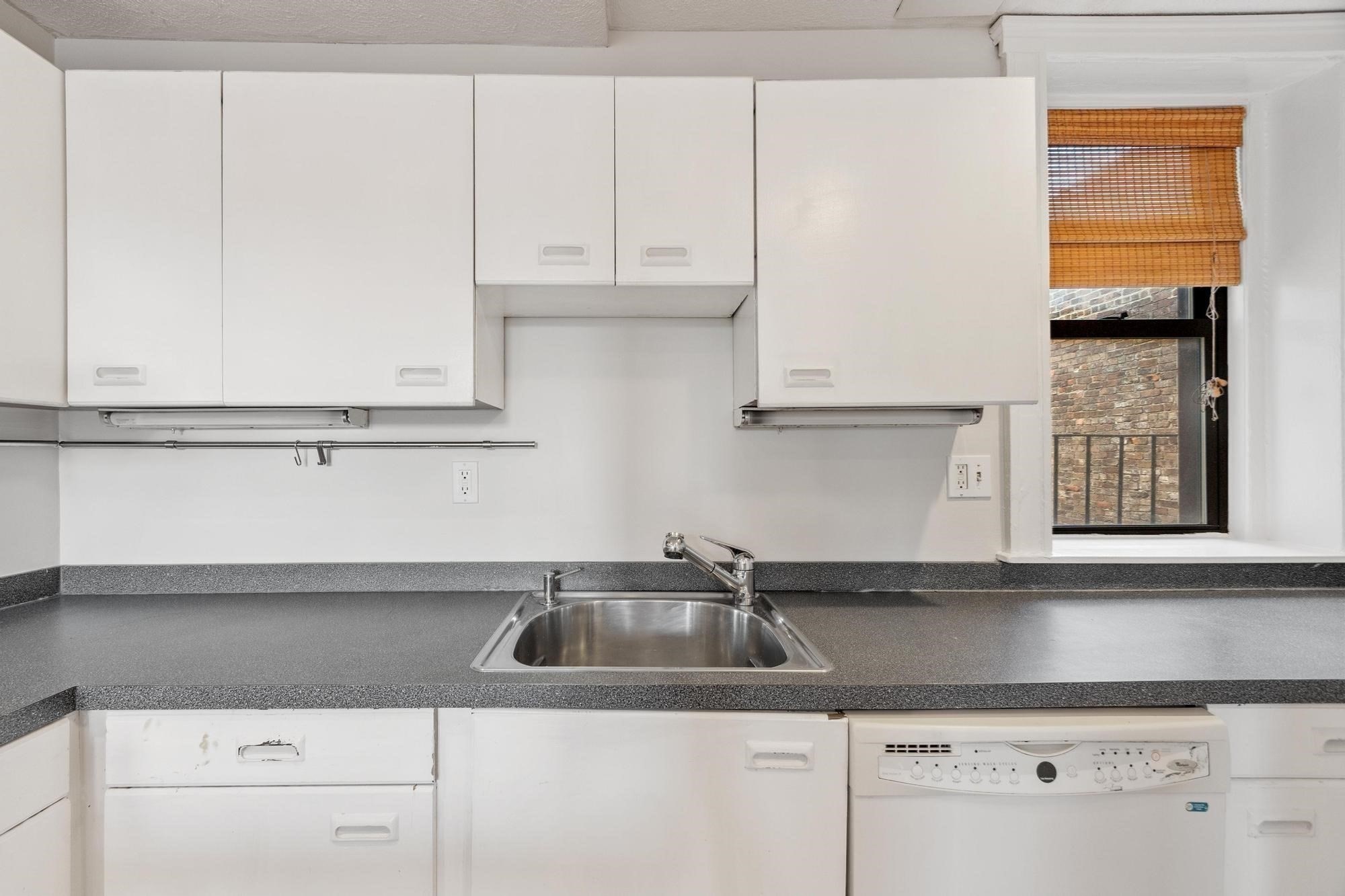 451 Park Dr # 4d Property Photo 8
