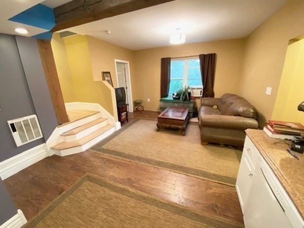 559 Chelmsford St Property Photo 6