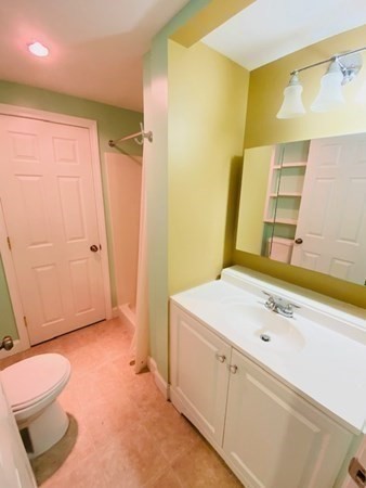 559 Chelmsford St Property Photo 10