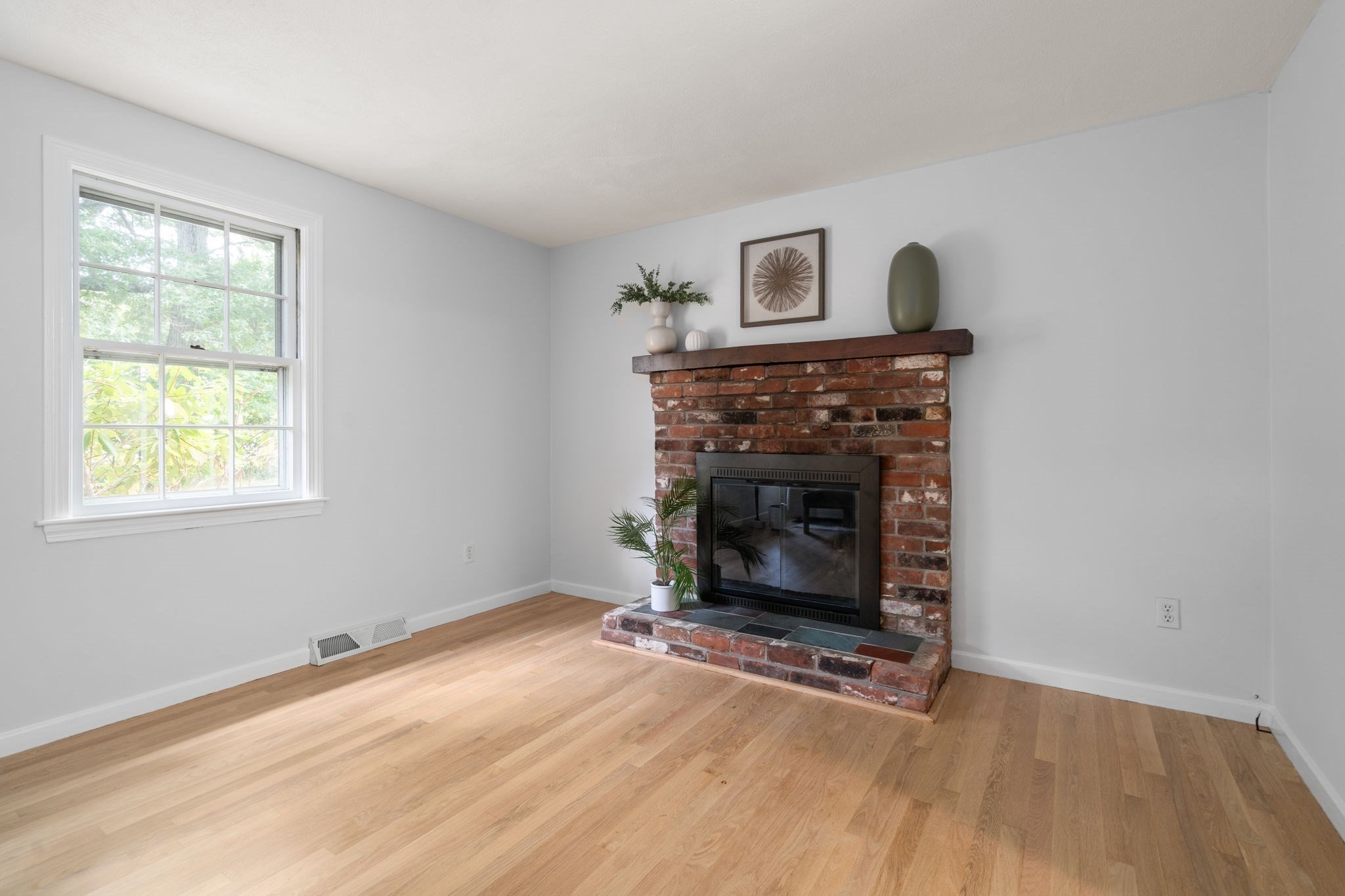 201 Ames Street Property Photo 4