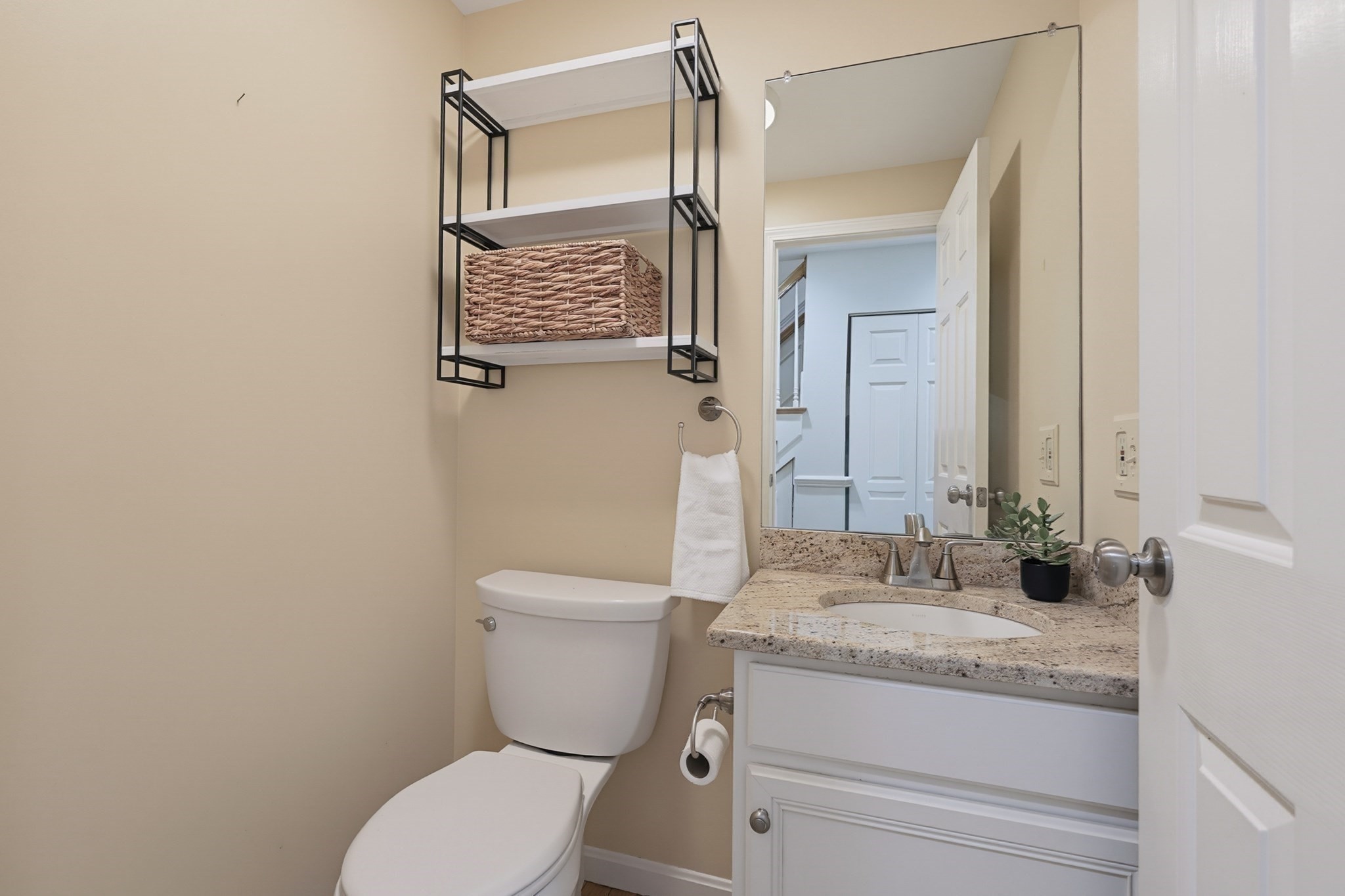 85 Hammond Pl # 85 Property Photo 15