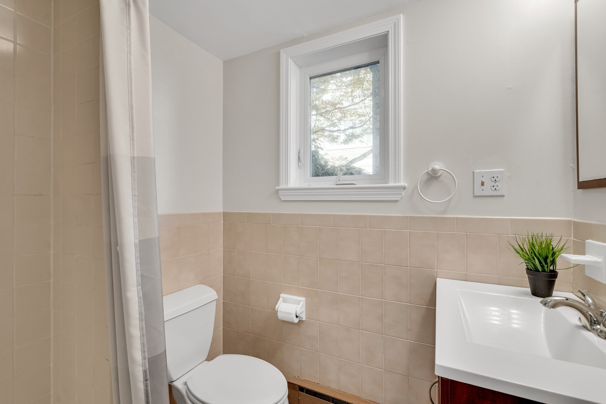 27 Lopez St # 27 Property Photo 8