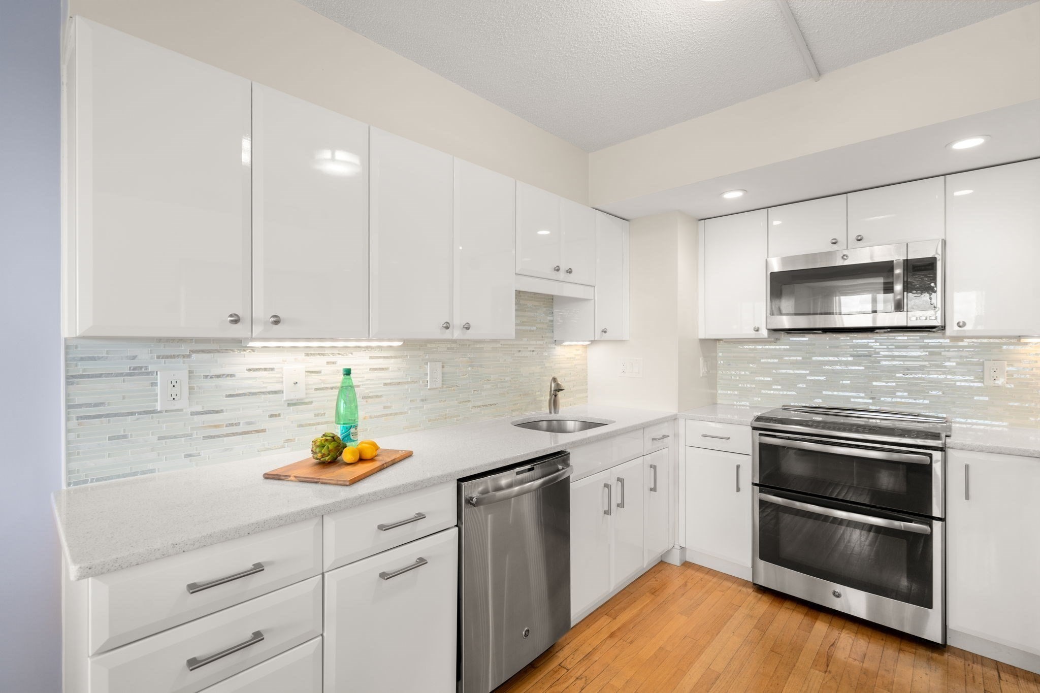 250 Hammond Pond Parkway # 1611n Property Photo 8