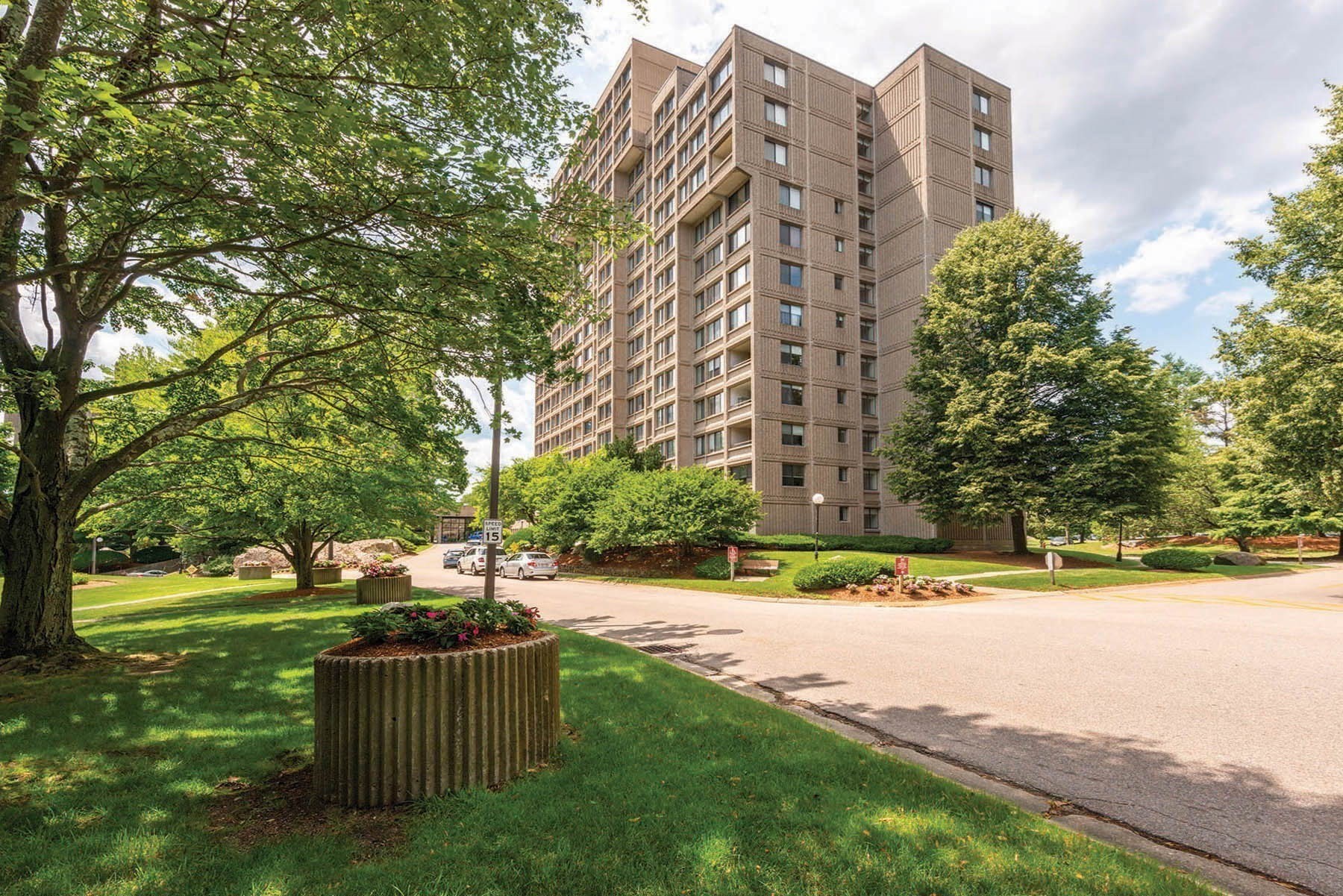 250 Hammond Pond Parkway # 1611n Property Photo 17