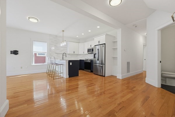 54 Bloomfield St # 1 Property Photo 3