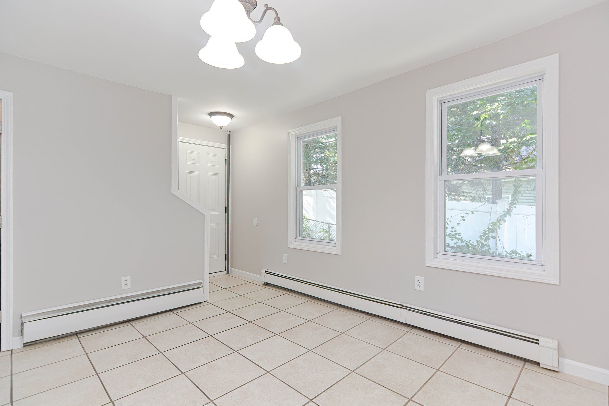 147- 1/2 Oak St Property Photo 7