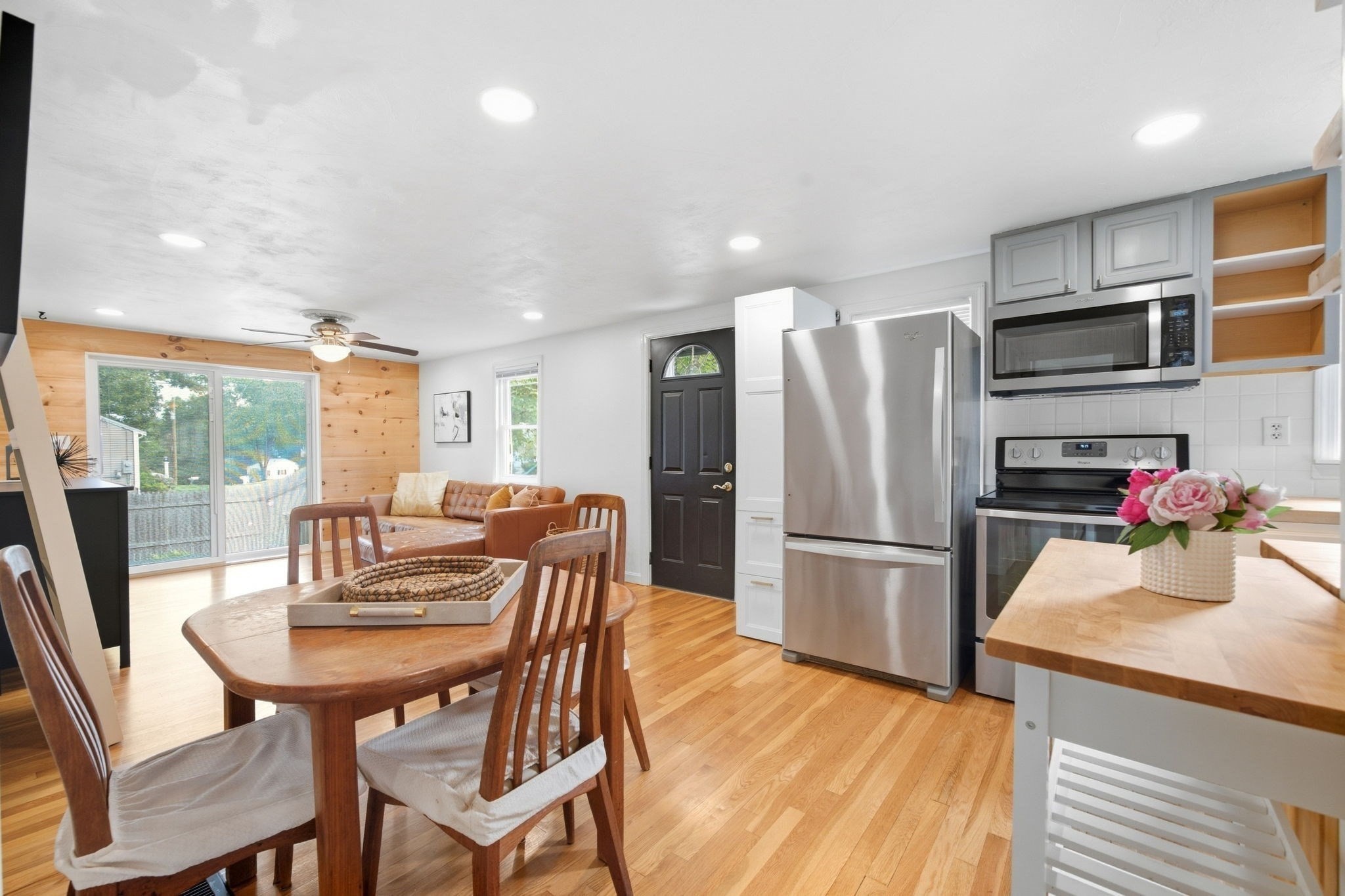 29 Dunn Ave Property Photo 6