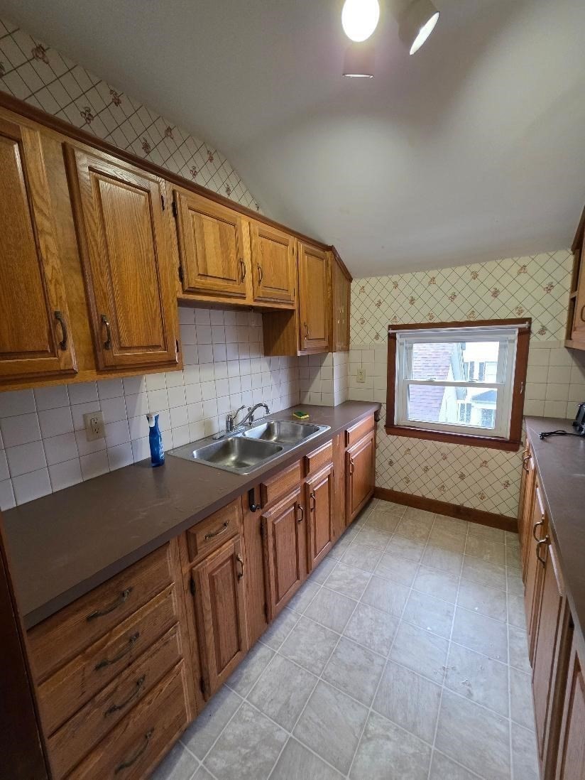 547 Robeson Property Photo 3