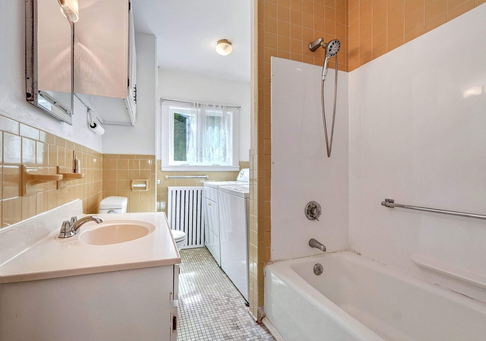 25 Spring St Property Photo 13