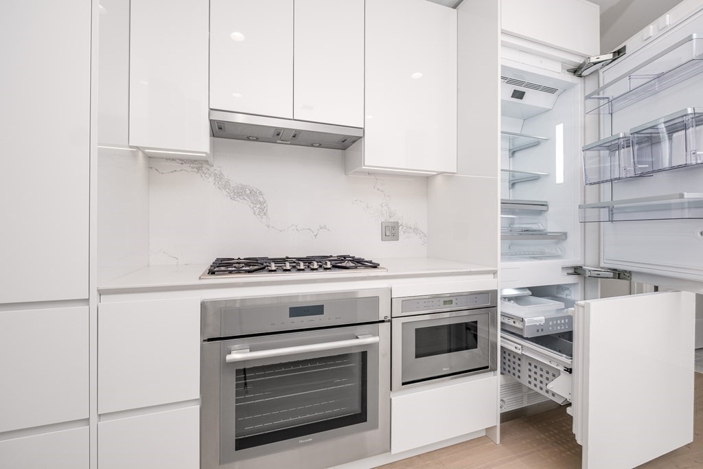 135 Seaport Blvd # 1508 Property Photo 5
