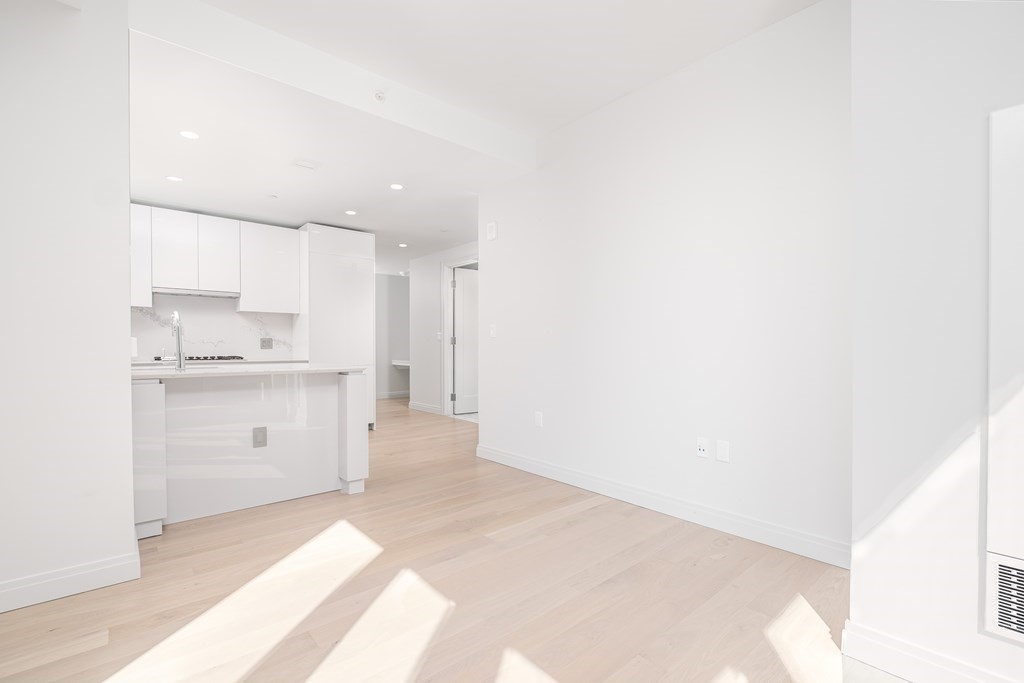 135 Seaport Blvd # 1508 Property Photo 6