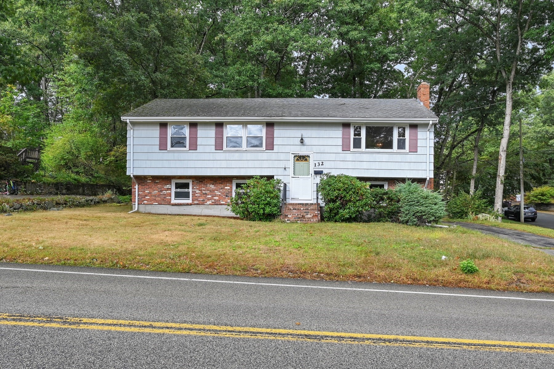 132 Forest St Property Photo 2