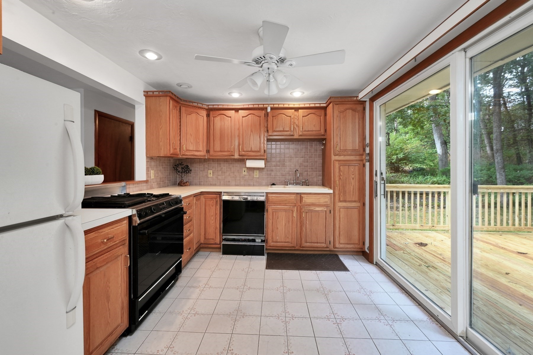 132 Forest St Property Photo 12