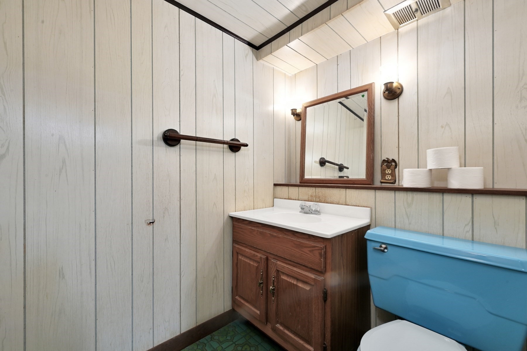 132 Forest St Property Photo 24