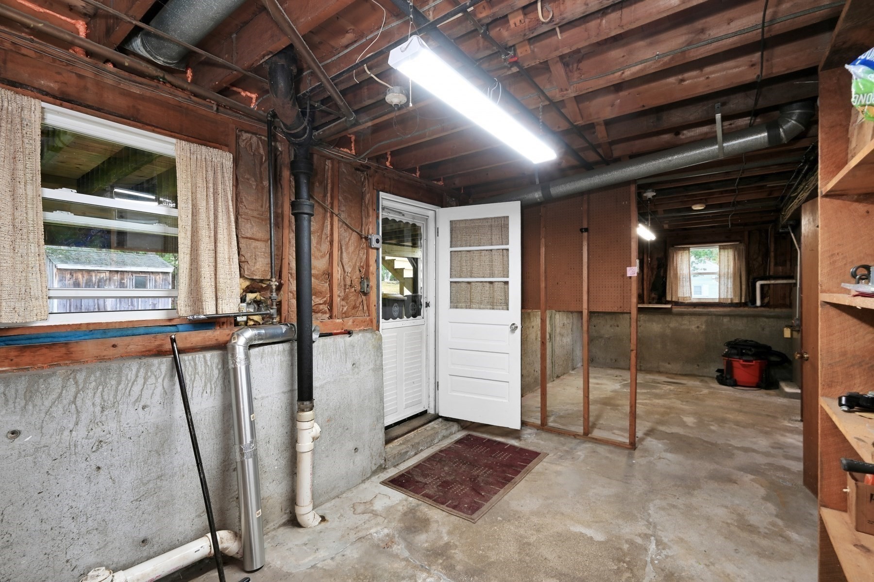 132 Forest St Property Photo 25