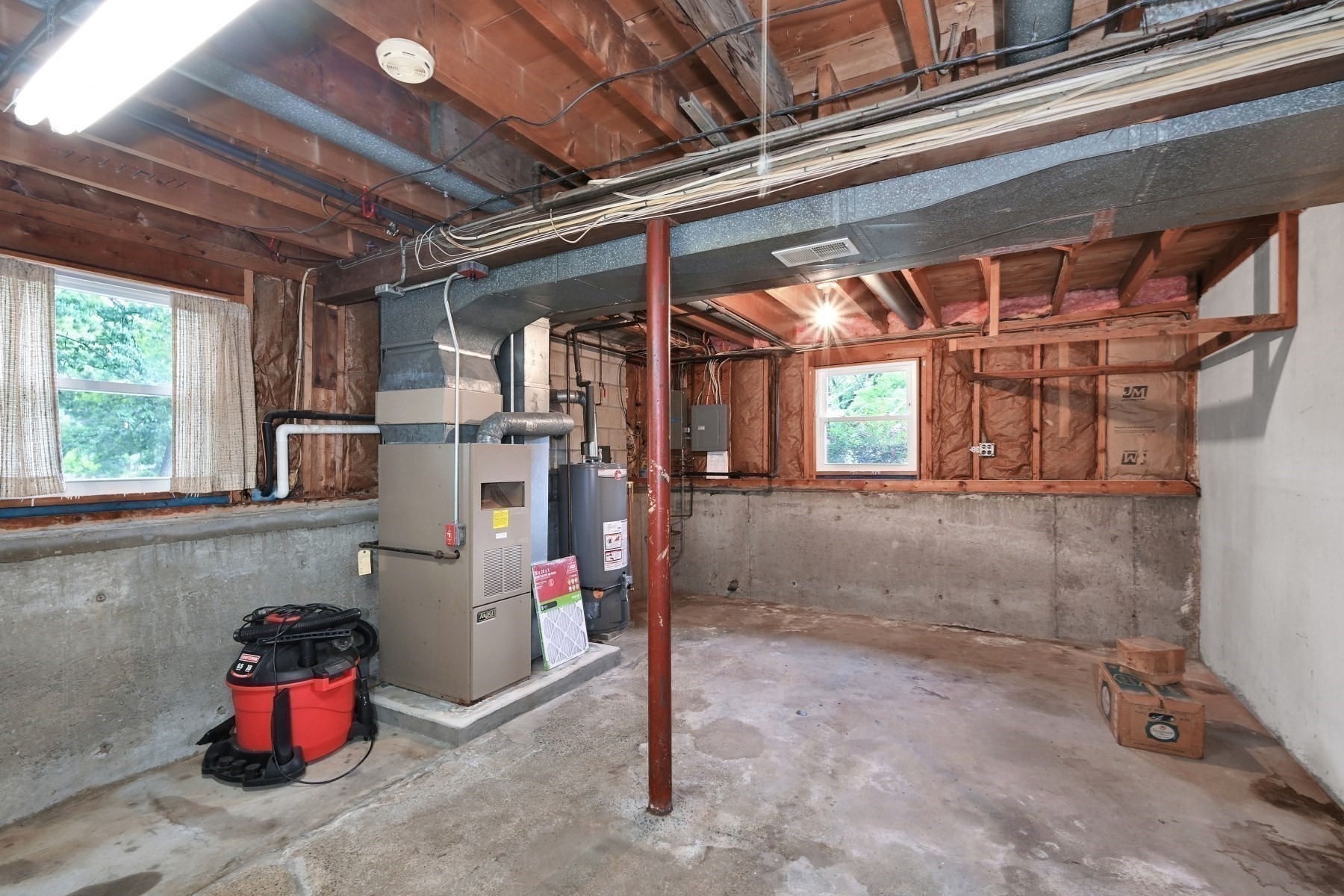 132 Forest St Property Photo 26