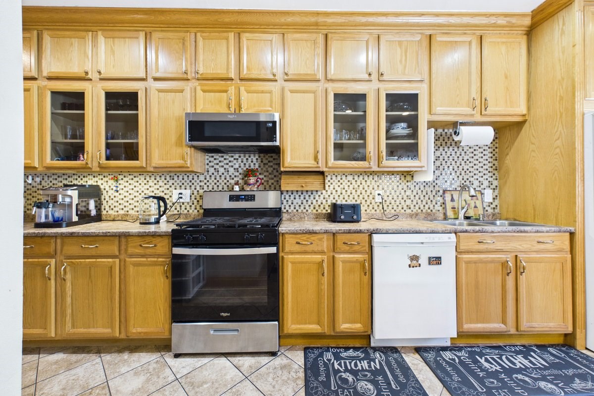 100 Buttonwood St Property Photo 13
