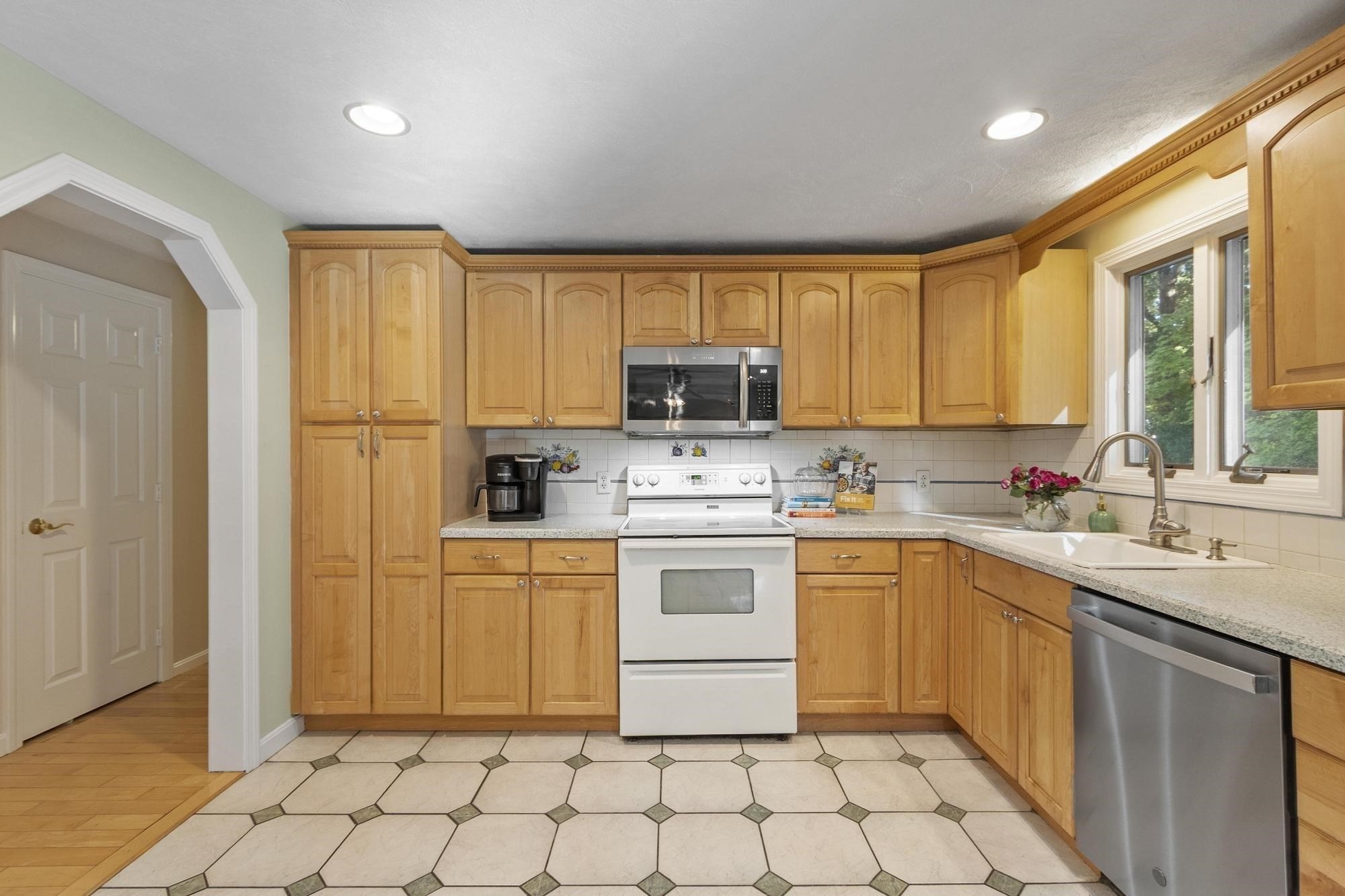 405 Salem Street Property Photo 12