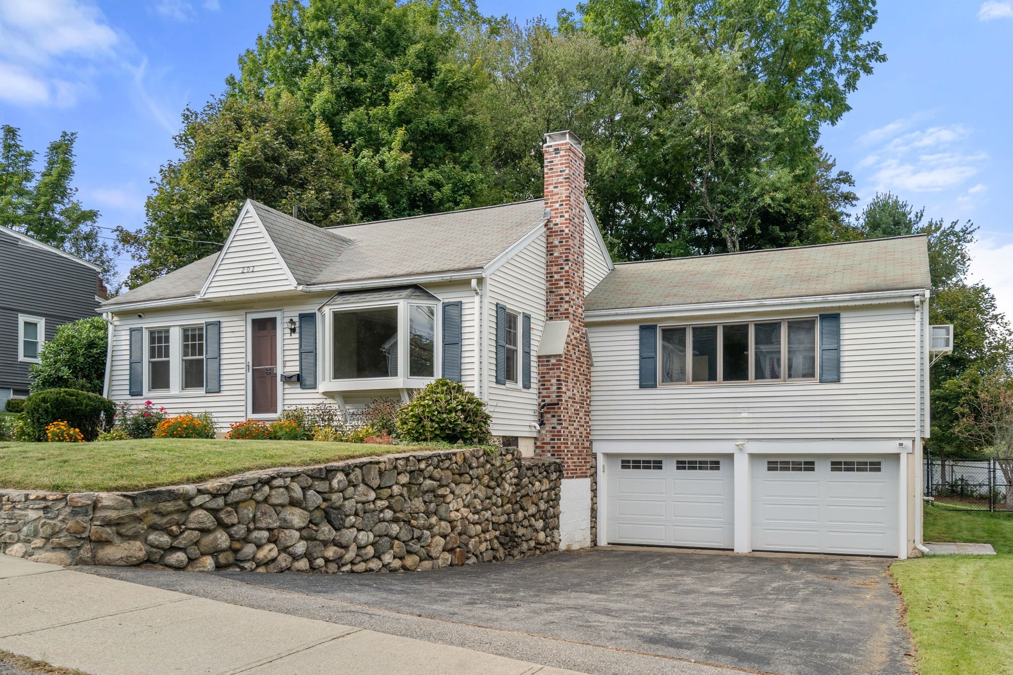 202 Essex St Property Photo 1