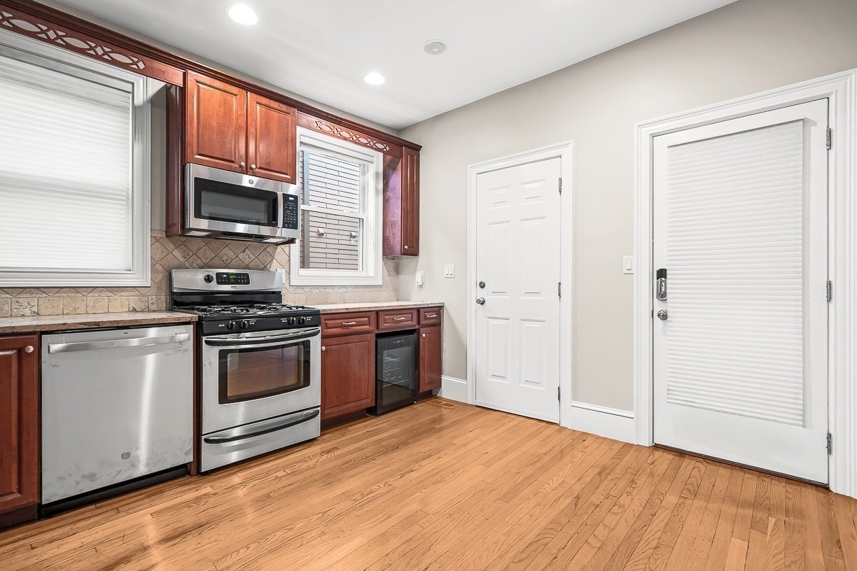 12 I St # 1 Property Photo 8