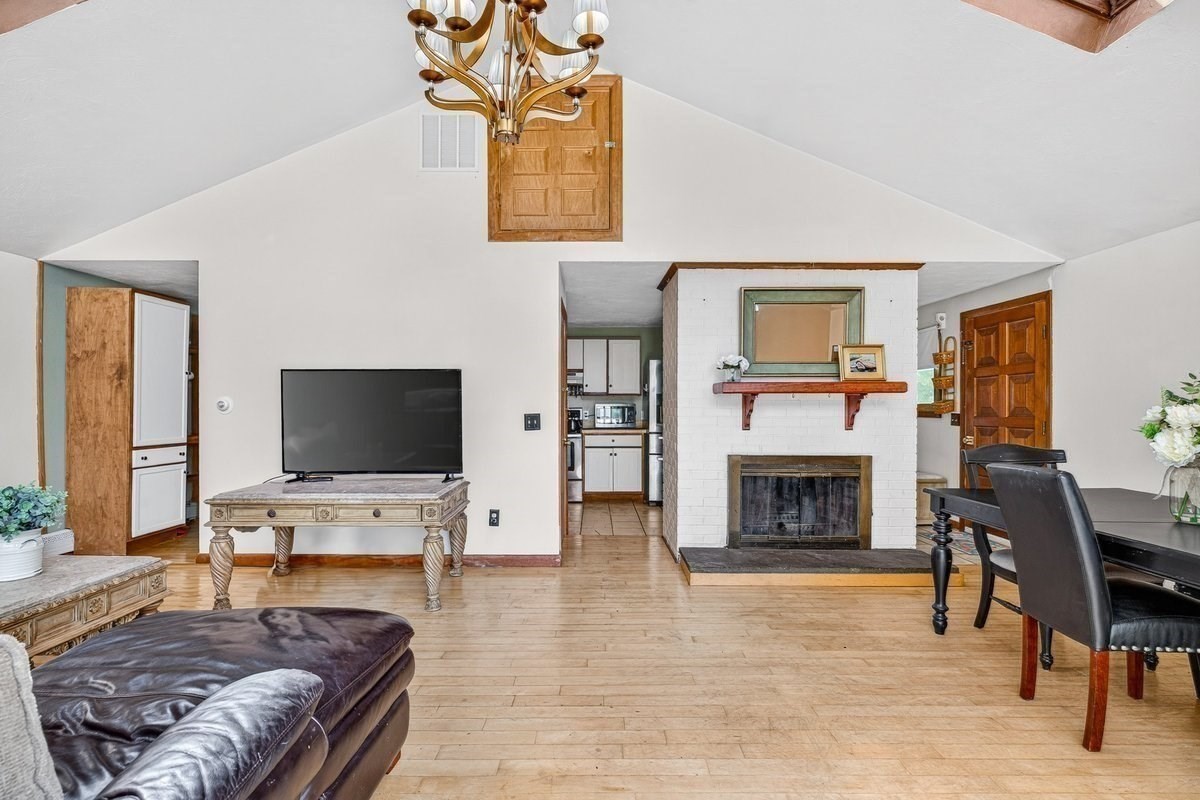 93 Shore Drive Property Photo 6