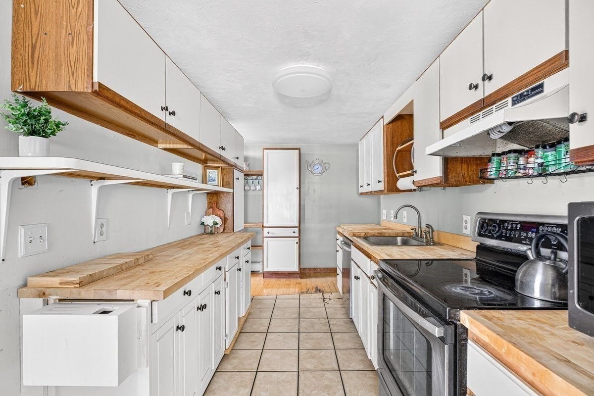 93 Shore Drive Property Photo 8