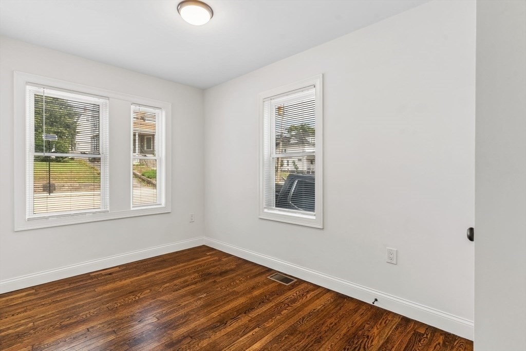 183 Whitwell St Property Photo 3