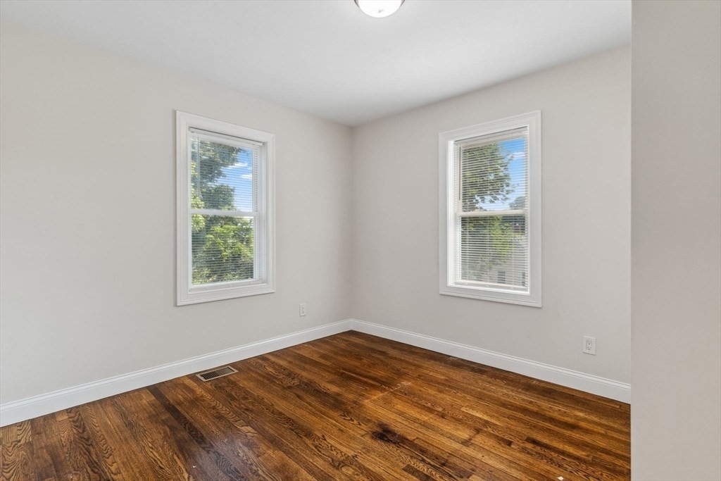 183 Whitwell St Property Photo 4