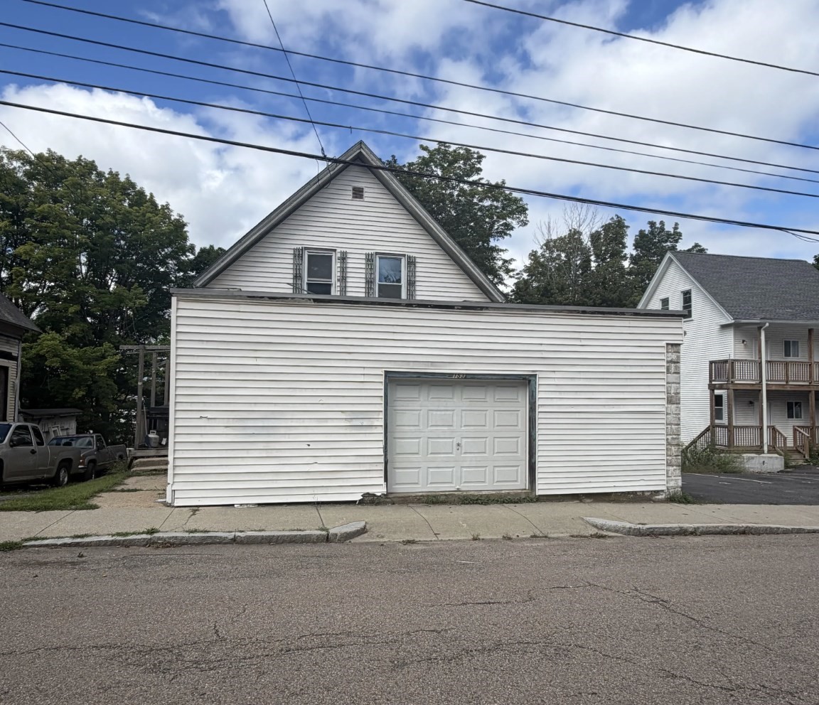 153 Pine St Property Photo 1