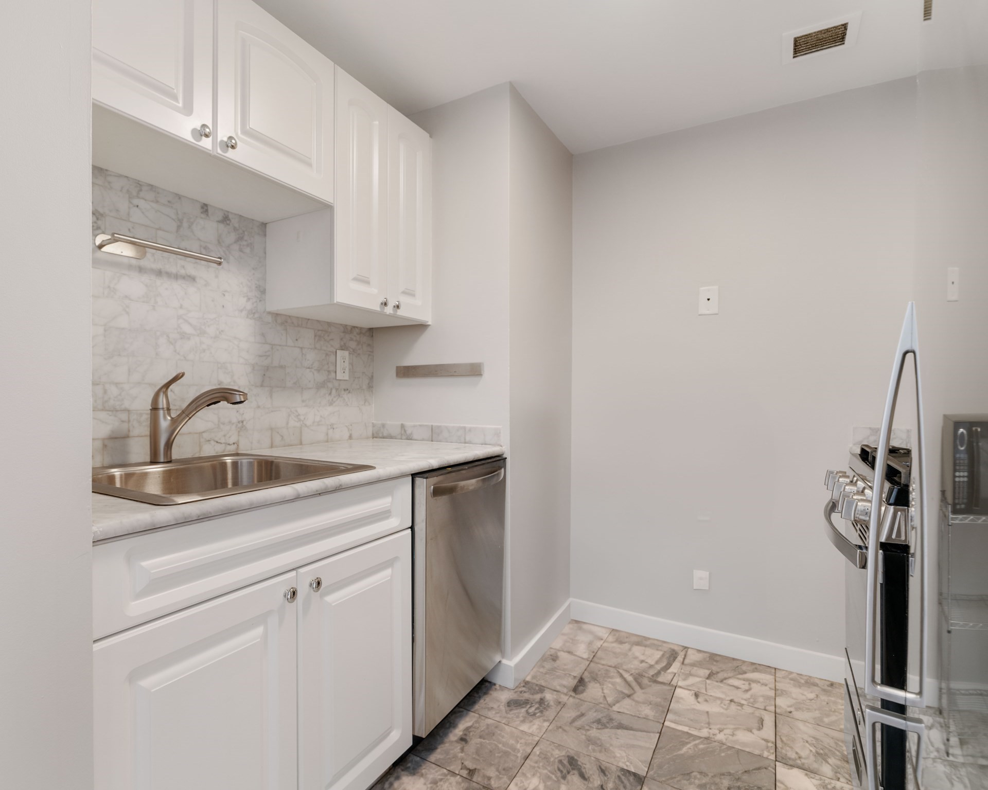 15 N Beacon St # 1012 Property Photo 4