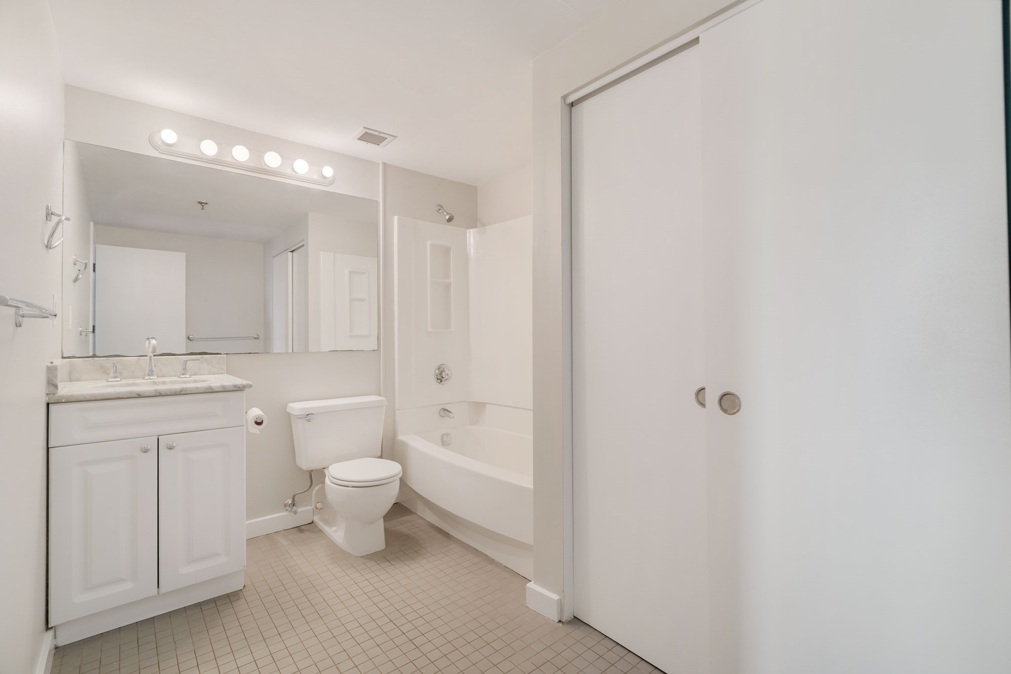 15 N Beacon St # 1012 Property Photo 7
