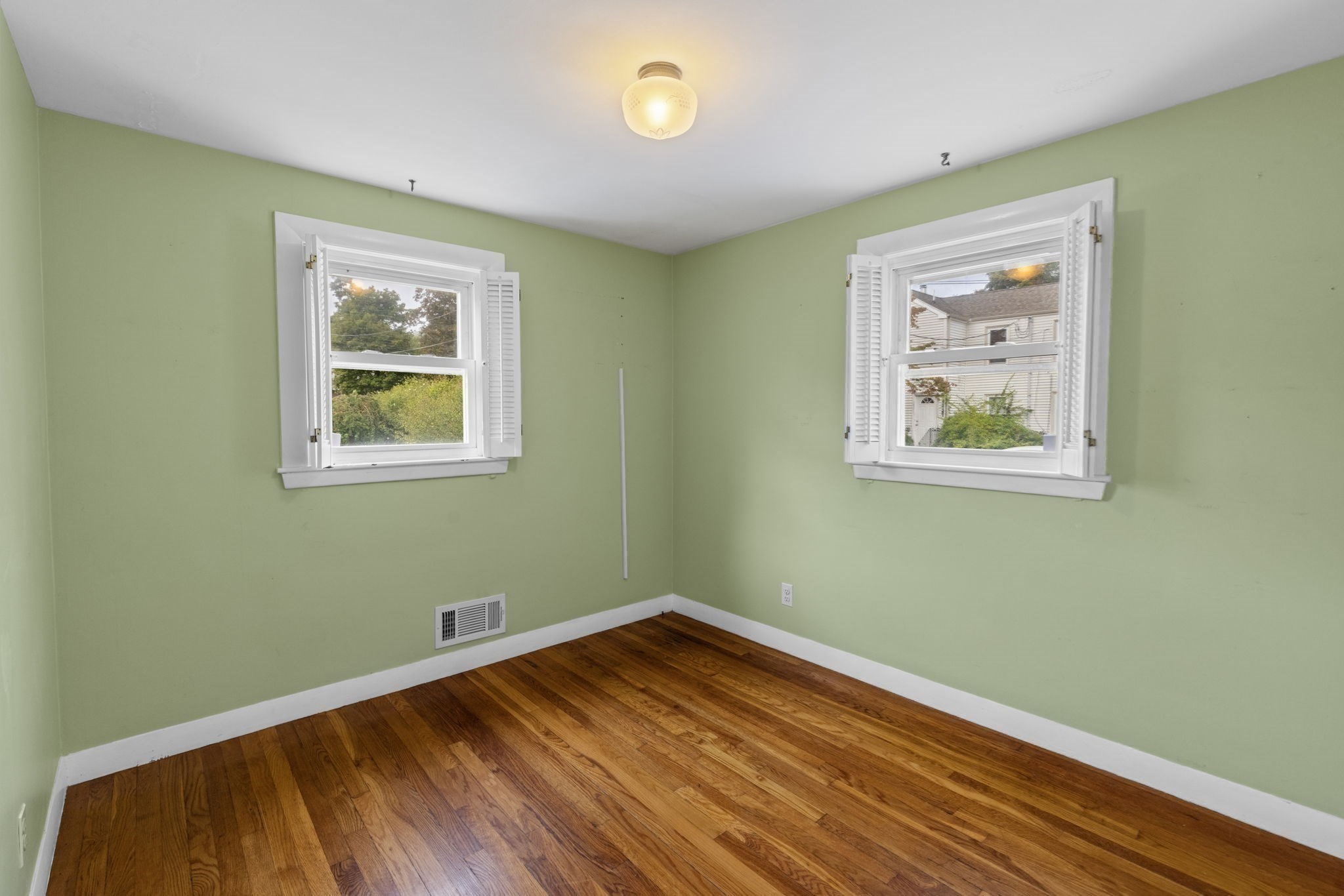 50 Main St Property Photo 23