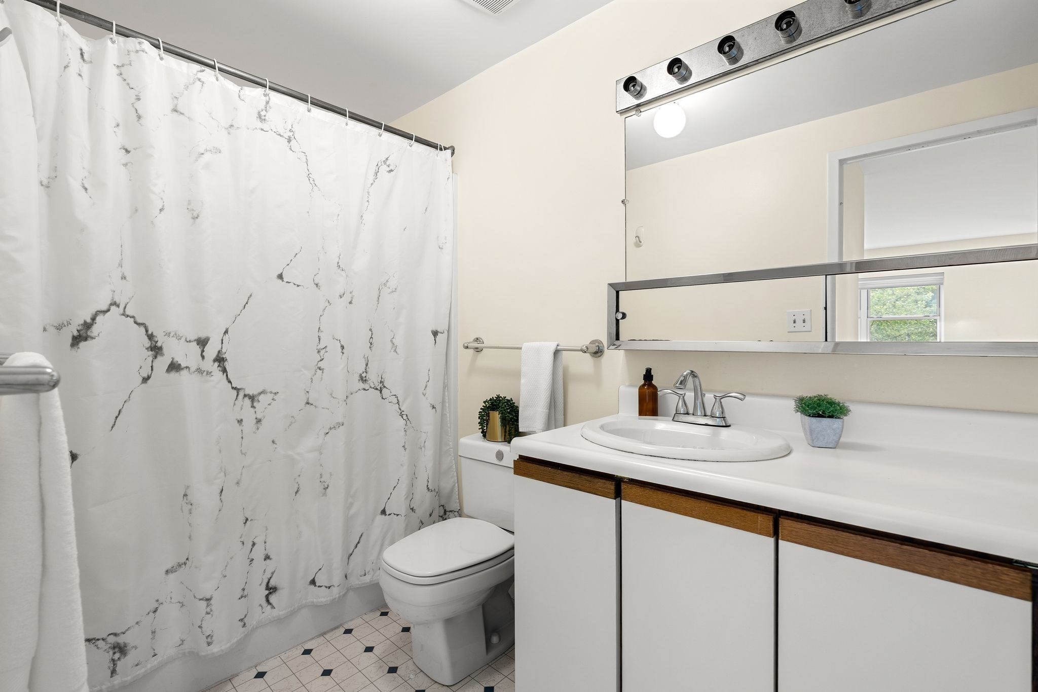 1 Watermill Pl # 121 Property Photo 24