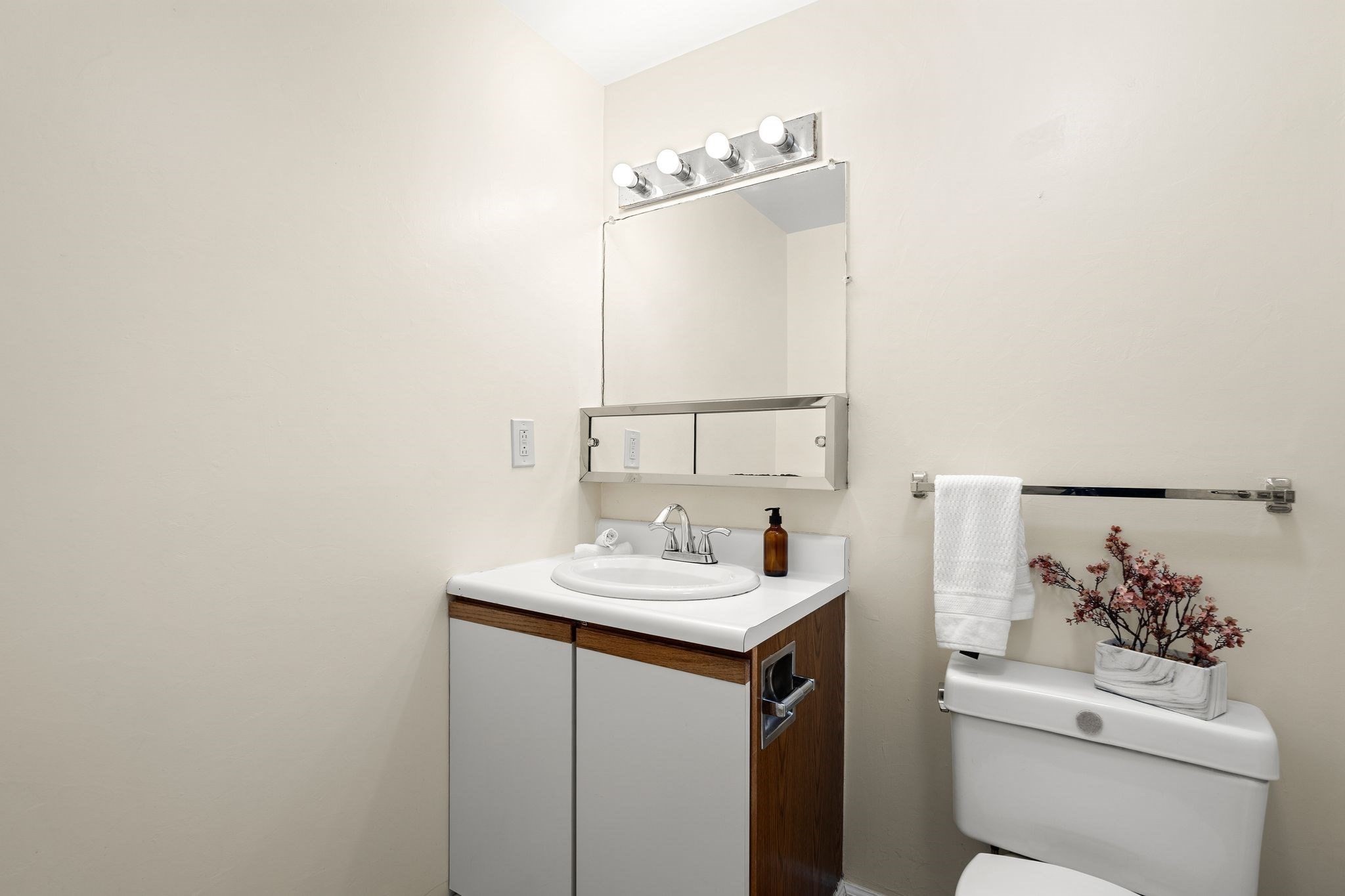 1 Watermill Pl # 121 Property Photo 28