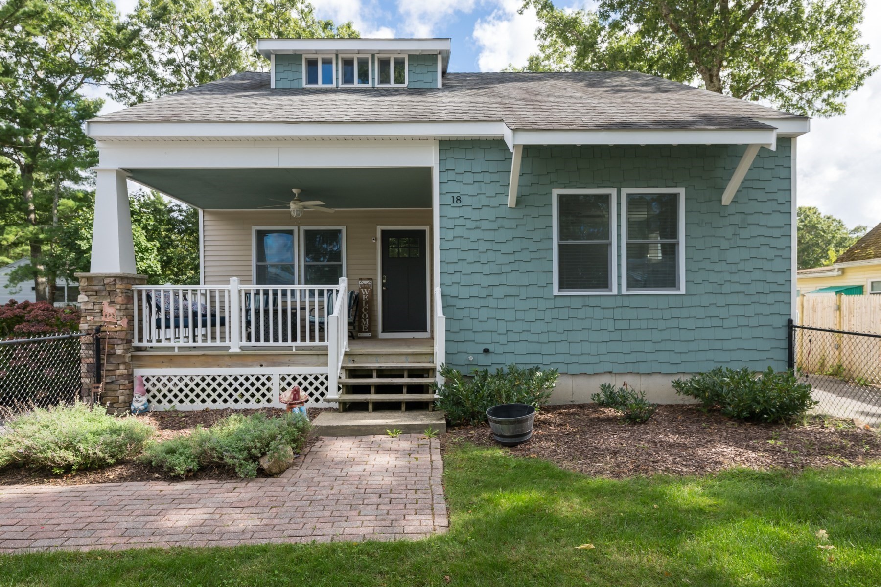 18 Elmwood St Property Photo 1