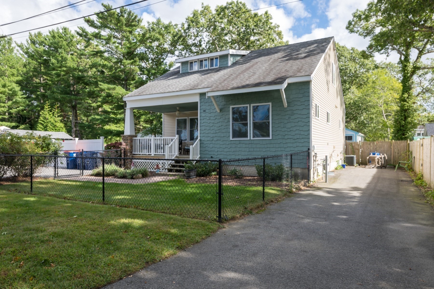 18 Elmwood St Property Photo 1