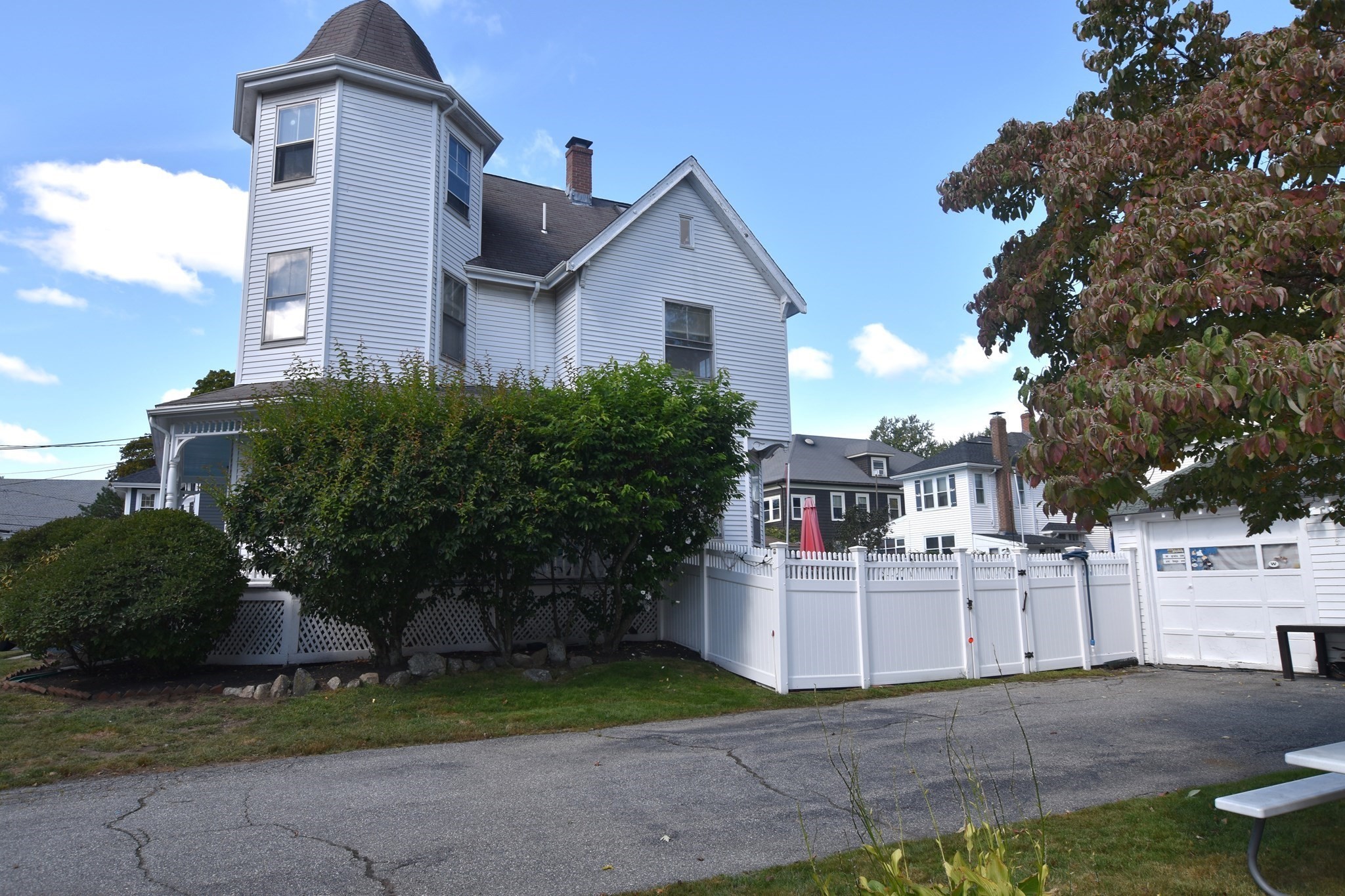 10 Holly St Property Photo 2