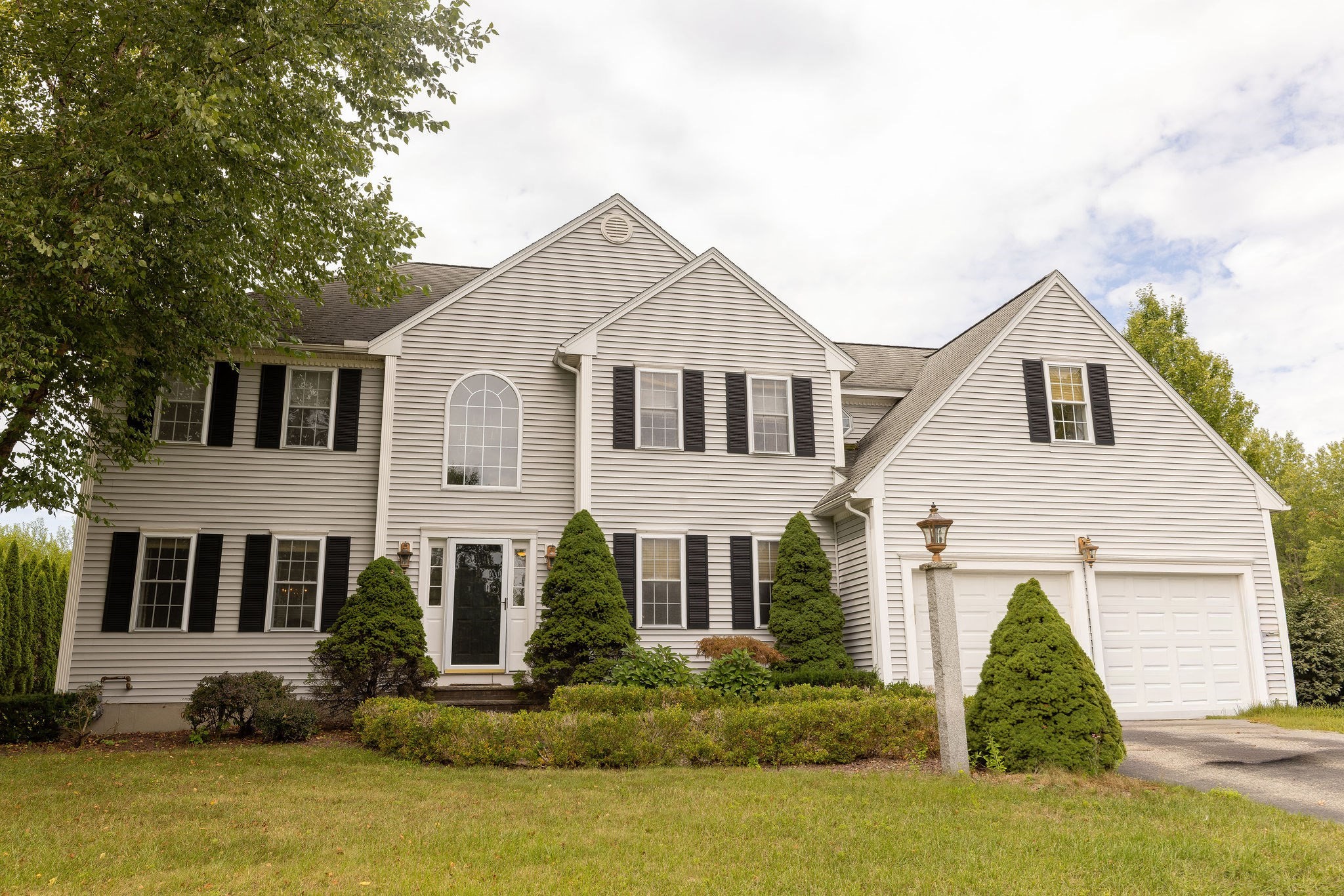 1 Gooseneck Ln Property Photo 1