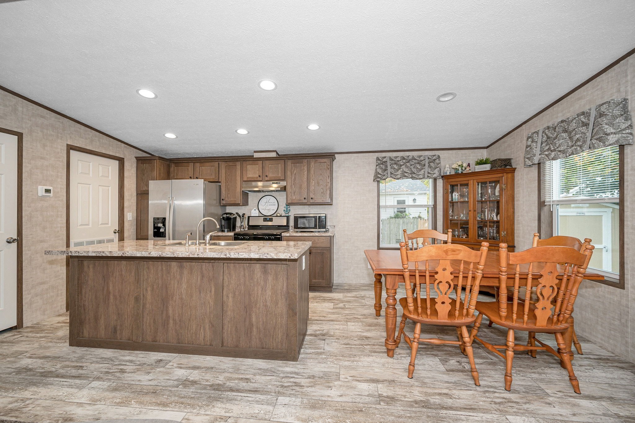 41 B St Property Photo 5