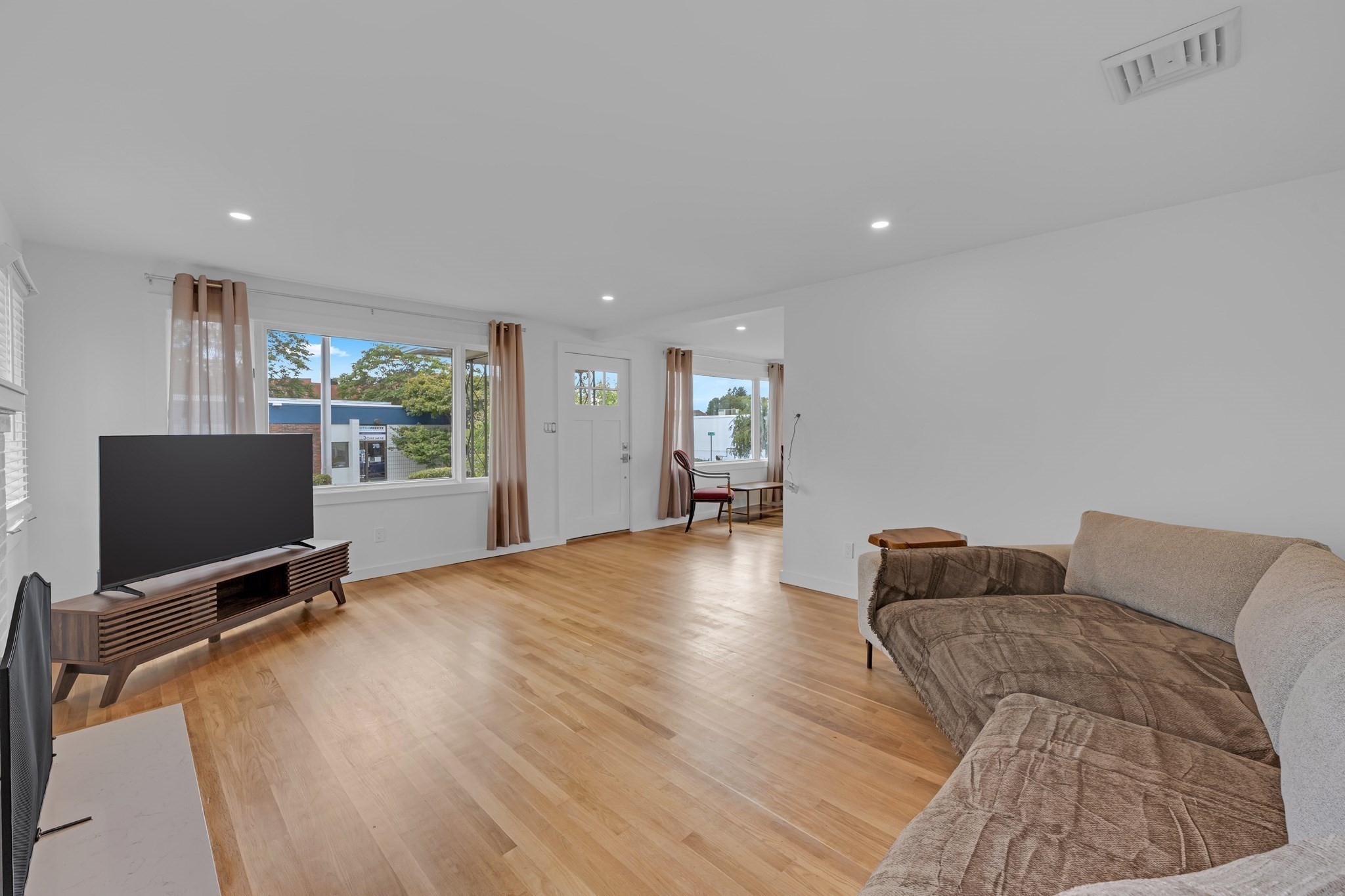 79 Chilmark St Property Photo 8
