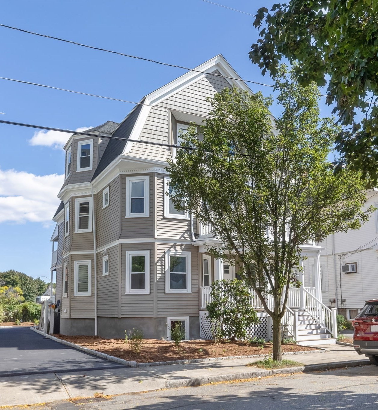 83 Kenmere # 2 Property Photo 1