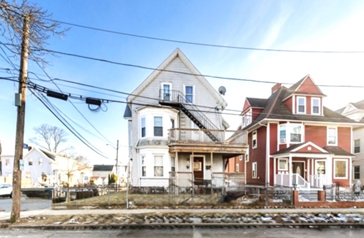 16 Salem St Property Photo 1