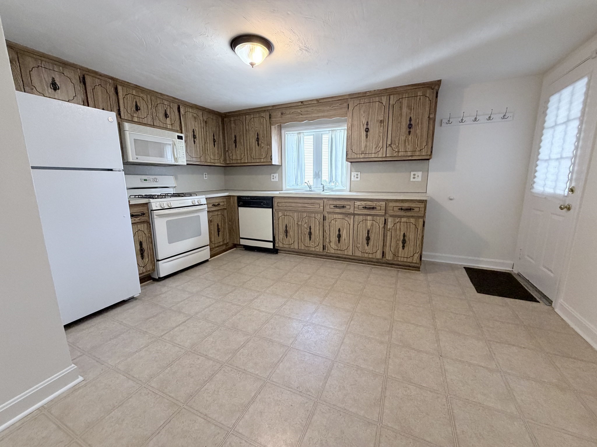 231 Forest St # 231 Property Photo 4