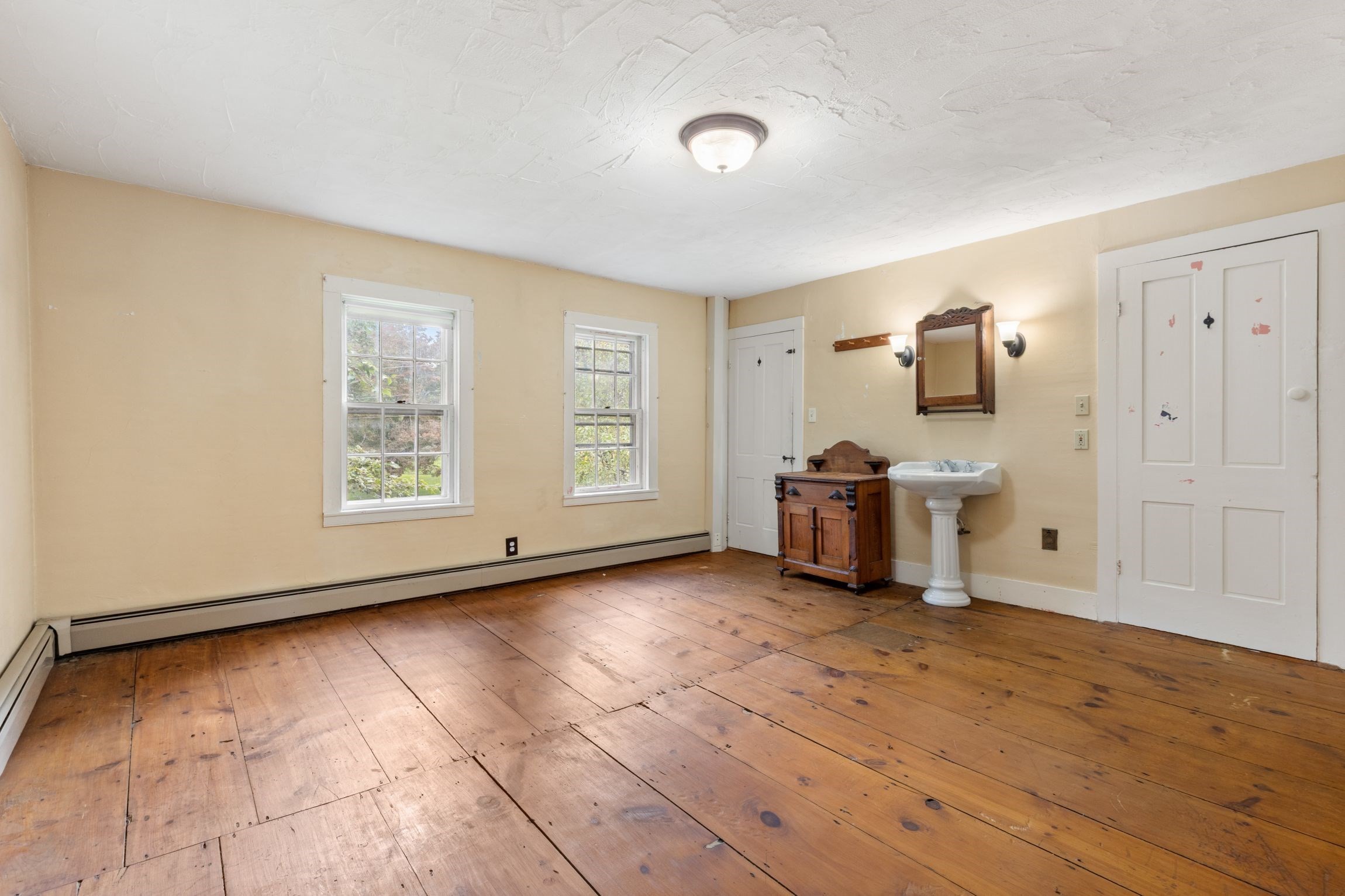 609 Oxford St S Property Photo 15