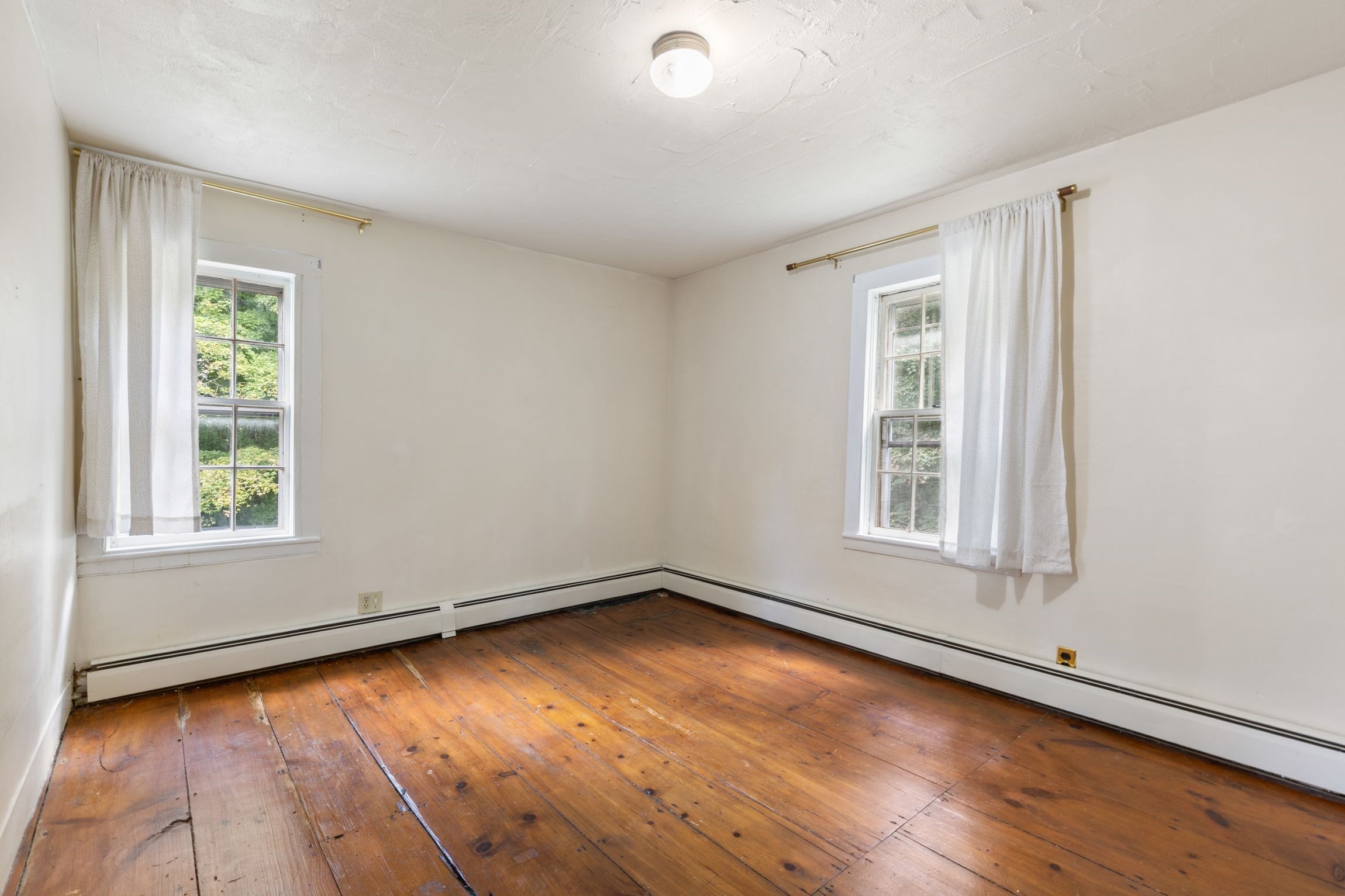 609 Oxford St S Property Photo 16